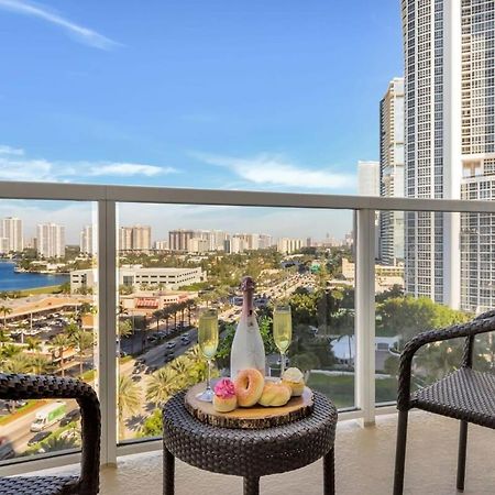 Luxury Bayfront Studio With Balcony Amazing Pool Hotel Sunny Isles Beach Exterior photo