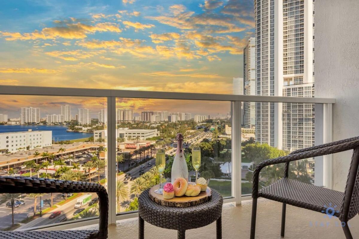 Luxury Bayfront Studio With Balcony Amazing Pool Hotel Sunny Isles Beach Exterior photo